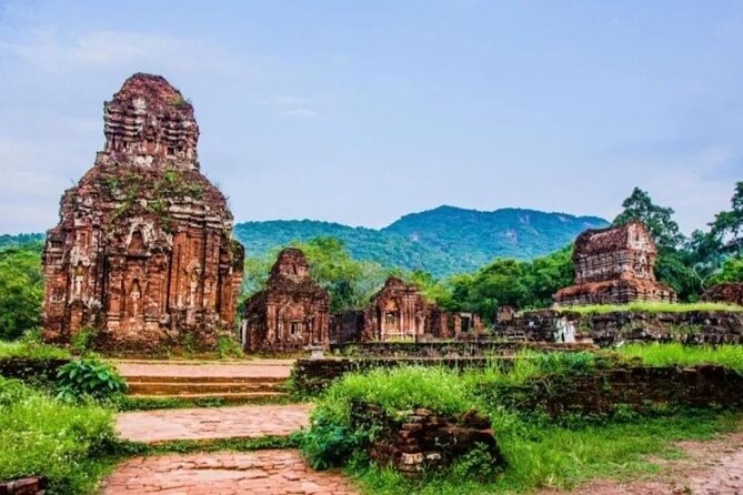 14-day Vietnam Itinerary | Breathtaking | Island relaxing 2026-27 - Days 1 to 3: Hanoi and the limestone towers of Halong Bay