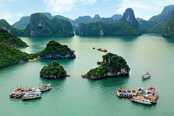 17-Day Vietnam Tour | Explore the Best Highlights of Vietnam - Ho Chi Minh City connects war history with modern city life