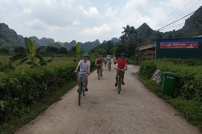 2-Day cruise in Lan Ha bay and Ha Long with plankton excursion - Day one: from Cat Ba to a floating fishing village