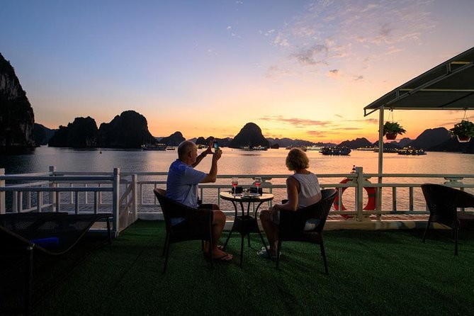 2-day Ha Long Bay Cruise included Transfer, Kayking and Swimming - Why two days makes sense on Ha Long Bay