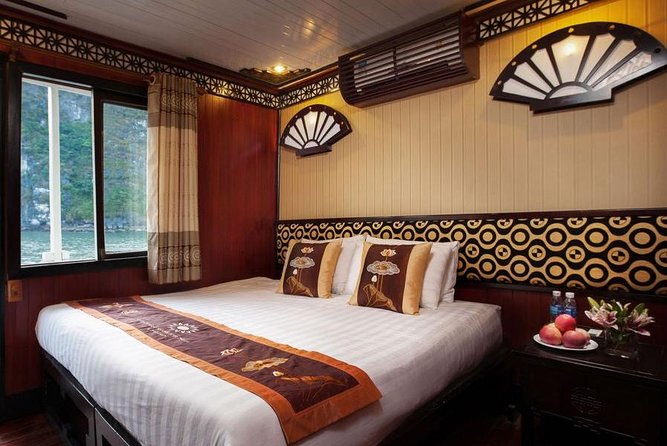 2-day Ha Long Bay Cruise included Transfer, Kayking and Swimming - Guides and the human side of the trip