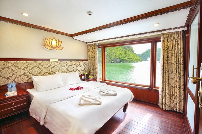 2-Day Oriental Sails Junk Cruise of Halong Bay - The boat, cabins, and service