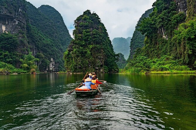 2 Day Private Tour in Ninh Binh with Mini Resort or 4 Star Hotel - Mua Cave and the 500-step climb