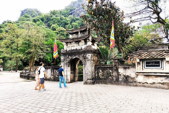 2 Day Private Tour in Ninh Binh with Mini Resort or 4 Star Hotel - Hoa Lu, Vietnam’s tenth-century capital