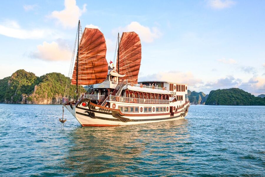 2-Day Royal Palace Ha Long Bay & Ti Top Island Cruise - Why two days works better than a quick Ha Long Bay visit