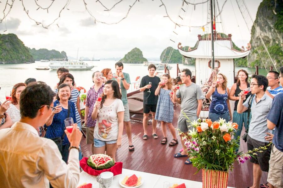 2-Day Royal Palace Ha Long Bay & Ti Top Island Cruise - Cooking class, farewell lunch, and return to Hanoi