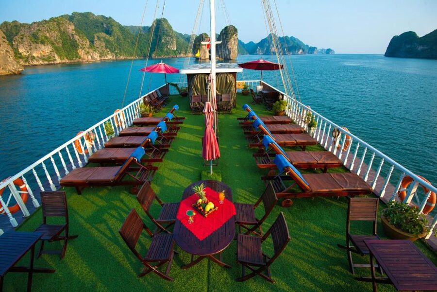2-Day Royal Palace Ha Long Bay & Ti Top Island Cruise - Hanoi pickup and the road to Tuan Chau Port
