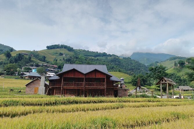 2-Day Sapa Guided Tour Slipping in Homestay From Hanoi - Leaving Hanoi for the Sapa highlands
