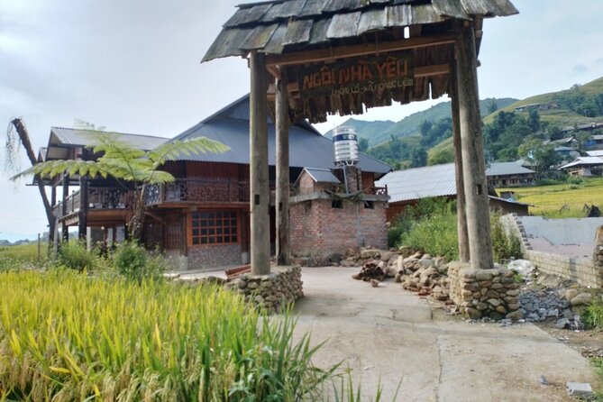 2-Day Sapa Guided Tour Slipping in Homestay From Hanoi - Lunch in Sapa and the first mountain ride