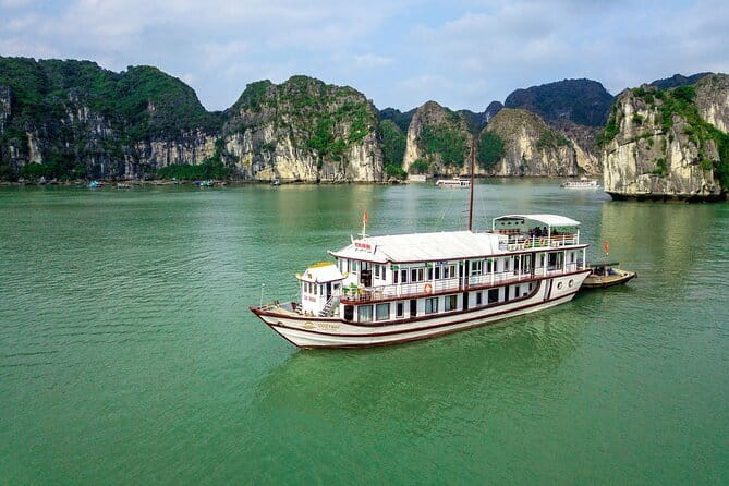 2 Days 1 Night Visit Lan Ha Bay - Classic 3 cabins cruise - Day two: sunrise, breakfast, and Viet Hai Village