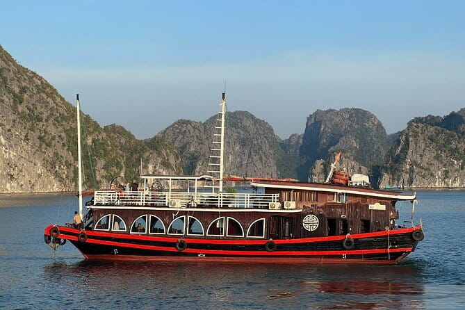 2 Days 1 Night Visit Lan Ha Bay - Classic 3 cabins cruise - Day one: Cai Beo Floating Fishing Village and Lan Ha Bay