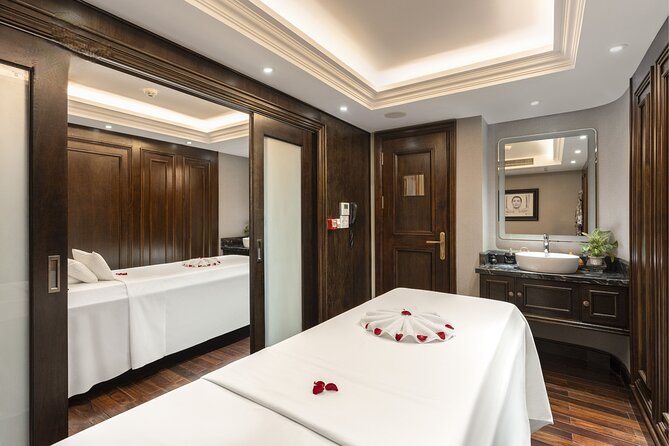 2 Days Cruise Exploration in Halong Bay from Hanoi - Lunch and the first views of Lan Ha Bay