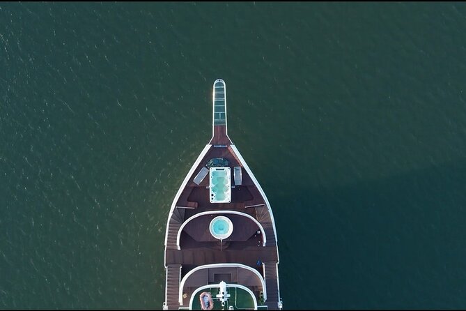 2 Days Cruise Tour in Halong Bay from Hanoi - Lunch with Halong Bay outside the windows