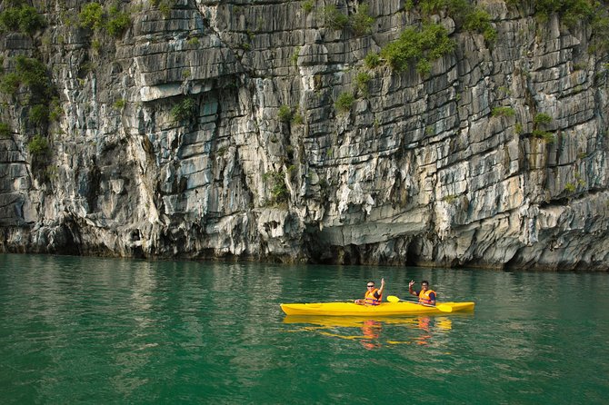 2 Days Halong Bay - Halong Sapphire Cruise - The 6 a.m. Tai Chi session