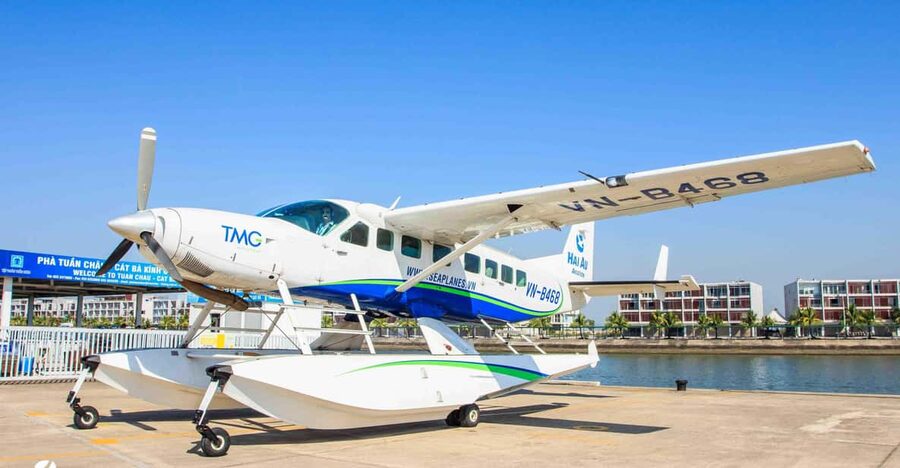 25 minutes sightseeing flight in Halong Bay by Seaplane - Seeing Ha Long Bay from the air