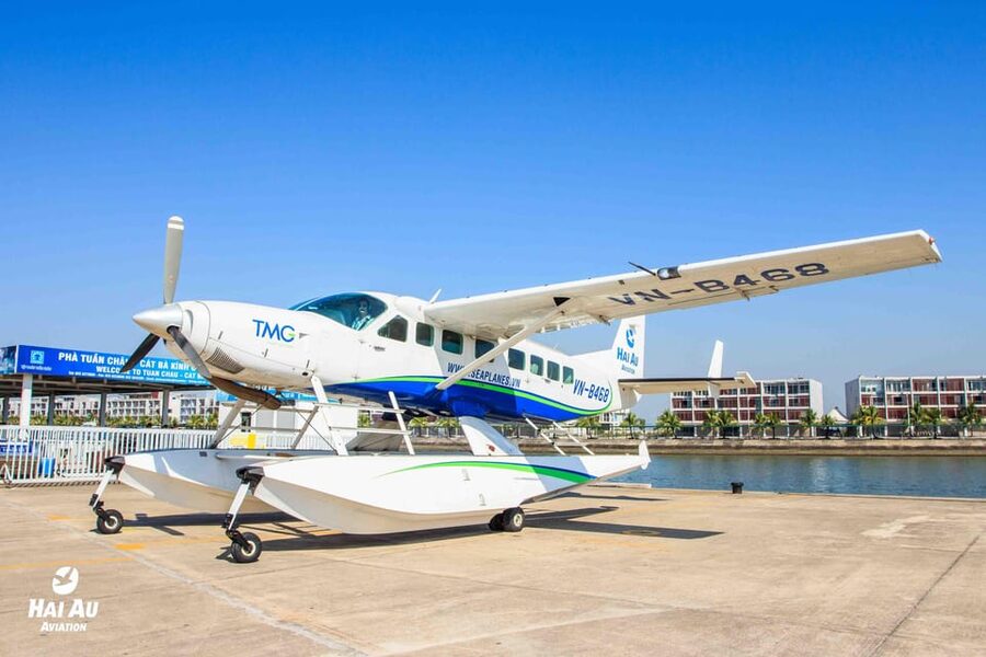 25 minutes sightseeing flight in Halong Bay by Seaplane - Starting at Tuan Chau Marina