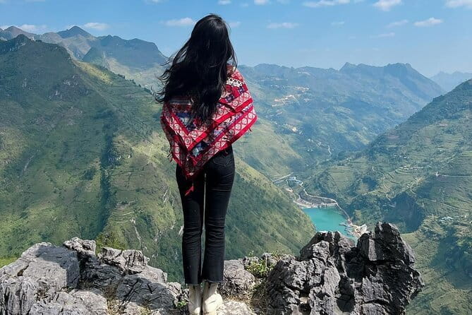 3-Day Ha Giang Jeep or Car Tour - Day three: Linen weaving and a swim at Du Gia Waterfall