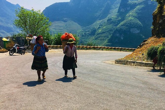 3D2N PRIVATE CAR TOUR + ENGLISH SPEAKING DRIVER (Private rooms) - Day 1: Ha Giang to Tam Son, Yen Minh, and Dong Van
