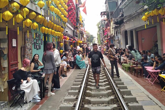 4 Hours Private City Tour with Highligh Train Street - How the private format changes the day