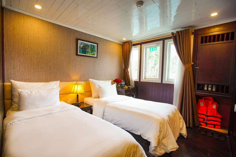 4-star Halong Paloma Cruise 2D1N Trip - Tai Chi and the Vung Vieng floating village