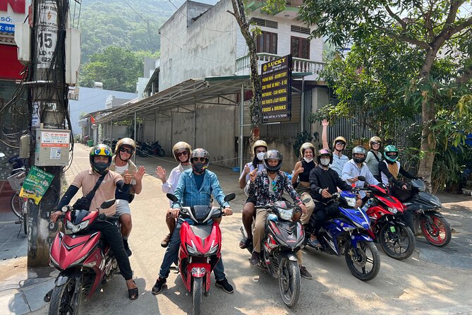 4D3N loop tour with Easyrider 150cc (small group + private rooms) - Day two: Markets, mountain roads, and Meo Vac