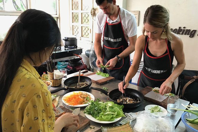 5 Traditional Dishes Hanoi Cooking Class with Market Trip - Eating what you prepared