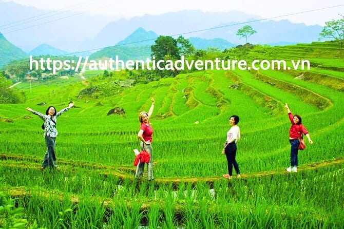 7 Days Explore Vietnam Trip - Day 4: Sung Sot Cave, a flight south, and Da Nang by night