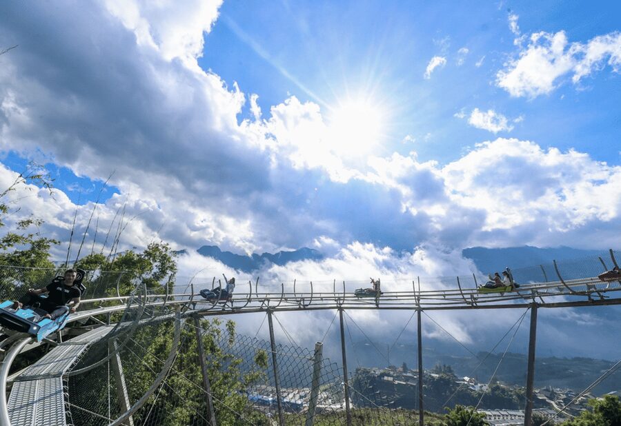 Alpine Coaster Ban Mong Experience in Sapa - Vietnam - The climb through the clouds