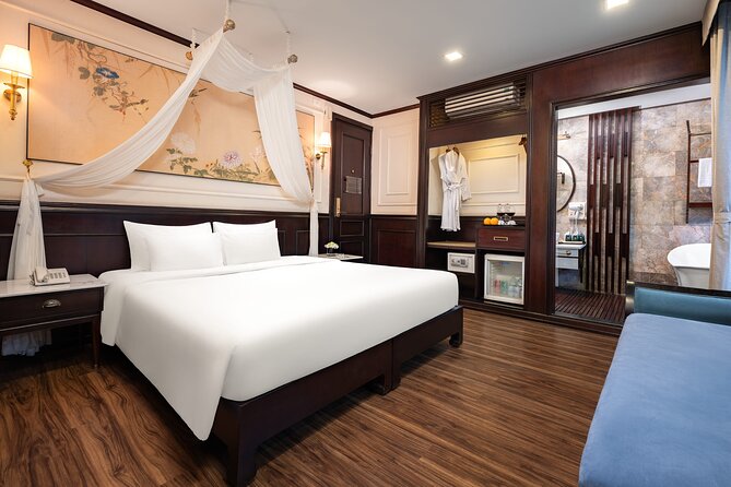 Amanda Cruise - Ha Long, Lan Ha Bay - All Inclusive 2D1N & 3D2N - Evening on board: food, Tai Chi, and squid fishing