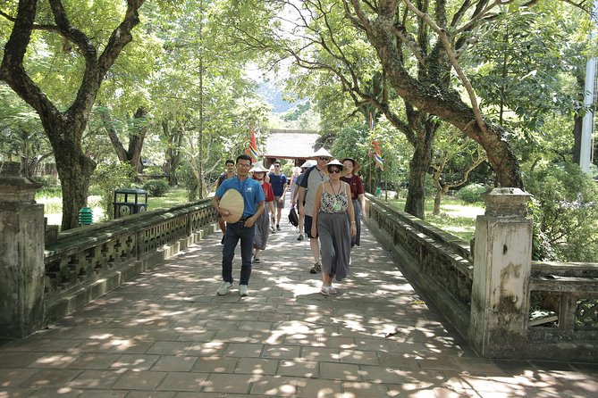 Amazing Luxury Hoa Lu Tam Coc 1 Day - Small Group Tour With Limousine bus - The guide can shape the whole day