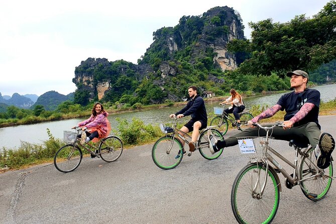 Amazing Ninh Binh Day Trip-Hoa Lu-biking-Trang An-Mua cave. - Lunch with local and vegetarian choices