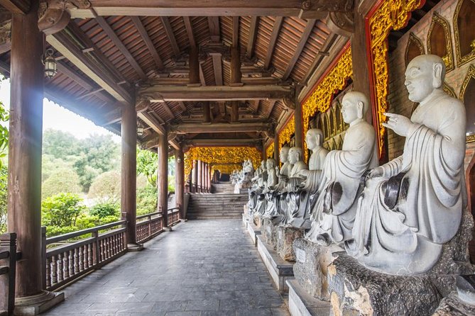 Bai Dinh Pagoda, Trang An boat and Mua Cave Limousine from Hanoi - Mua Cave and the nearly 500-step decision