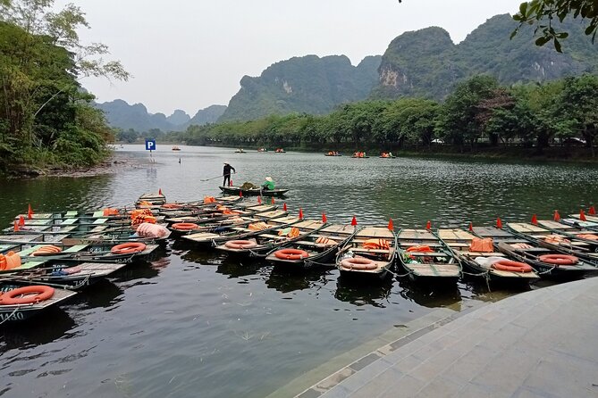Bai Dinh, Trang An and Mua Cave Day Trip from Hanoi - Trang An’s two-hour sampan route