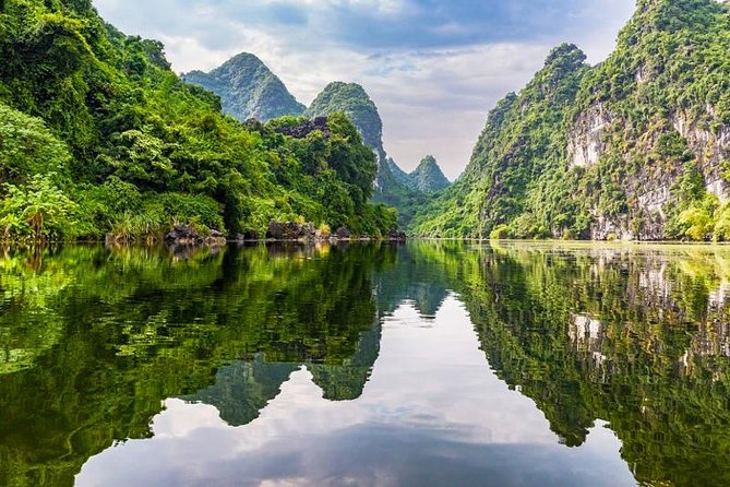 Bai Dinh - Trang An - Mua Cave Small Group Tour - Limousine Bus - Bai Dinh Pagoda and its remarkable scale