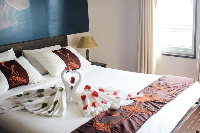 Bai Tu Long bay Luxury Cruise 2D/1N: Less touristy places, Kayaking, full meals - What the $210 price really covers