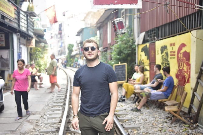Beginner Painting & Drawing Class in Hanoi – Art Tutor Hanoi - The garden setting and the Hanoi connection
