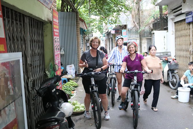 Bicycle Tour Full Day Explore Red River Delta & Rural Villages - A local market and the everyday Red River Delta