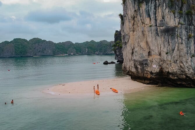 Bus Cat Ba island to Ha Noi - Adding Hanoi Airport for an Extra Fee