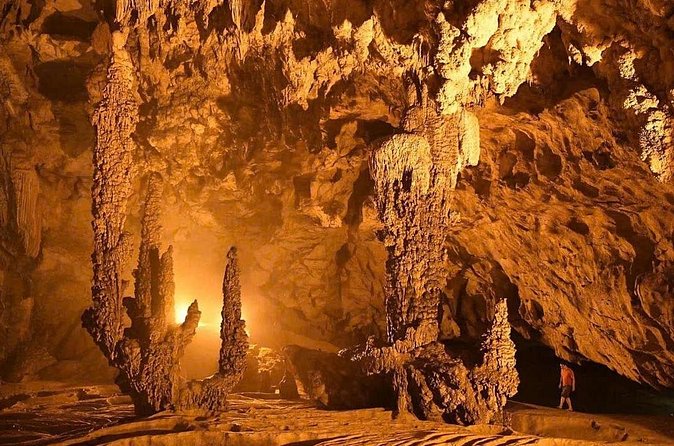 Cao Bang: Ban Gioc Waterfall Full 1 Day Tour with Local Guide - Ngao Cave and its stone formations