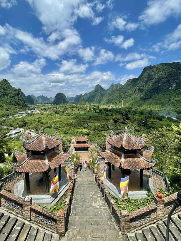Cao Bằng: Ban Gioc Waterfall Full-Day With Local Guide - Truc Lam Ban Gioc Pagoda viewpoint