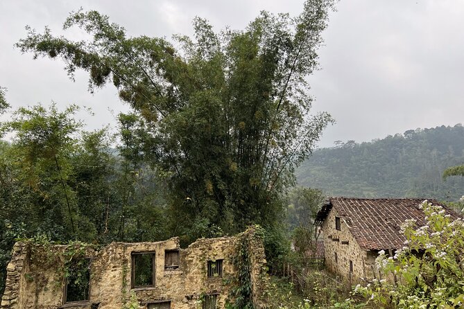 Cao Bang Easy Trekking Tours 2Days/1Night Ban Gioc Waterfall ET1 - Walking beside the Quay Son River