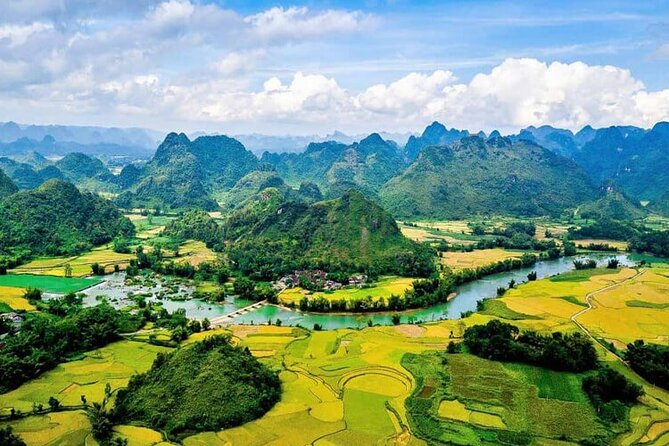 Cao Bang Loop Tour 3D2N by Motorbike, Car or Jeep - The 6 a.m. bus from Hanoi to Cao Bang