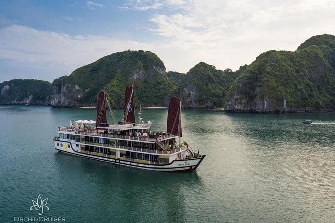 Cat Ba: Lan Ha Bay & Ha Long Bay Boat Trip, biking, kayakin,lunch - Cruising toward Viet Hai