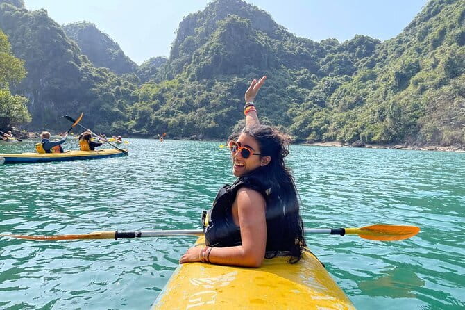 Cat Ba: Lan Ha Bay & Ha Long Bay Boat Trip, biking, kayakin,lunch - Beo Harbor and the floating fishing village