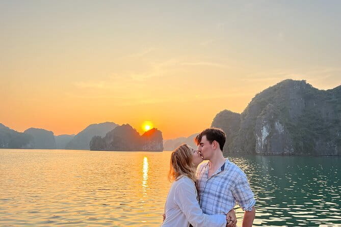 Cat Ba: Sunset & Bioluminescent Kayaking on Lan Ha Bay - Why the evening timing works so well