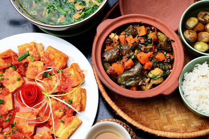 Cooking class with market visit - The garden meal is part of the experience
