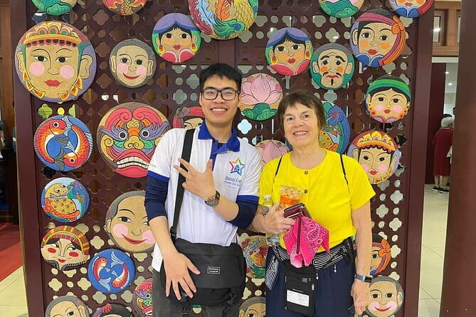 Cultural Exchange with Student Guides - Who will get the most from this tour