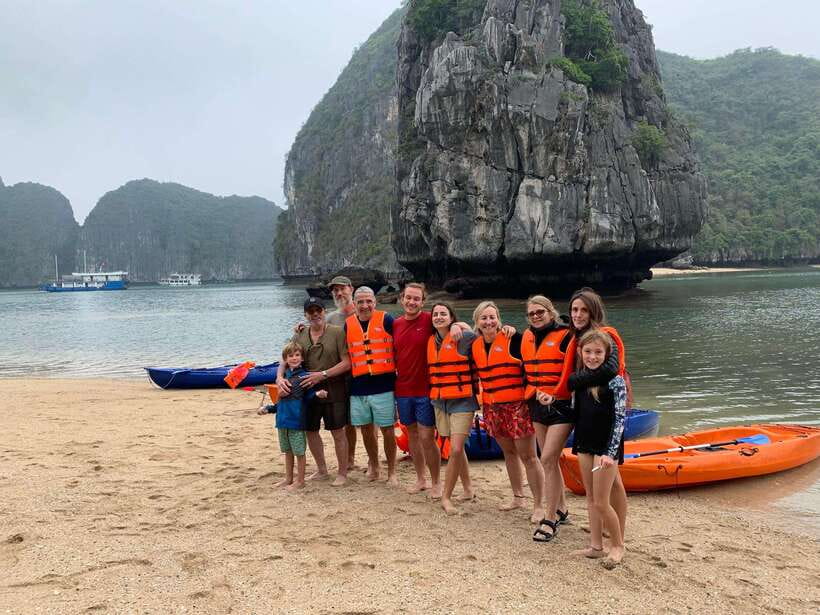 Đảo Cát Bà : 1Day Kayaking,Swimming,Cycling,Snorkeling,Lunch - Floating homes and the limestone islets of Lan Ha Bay