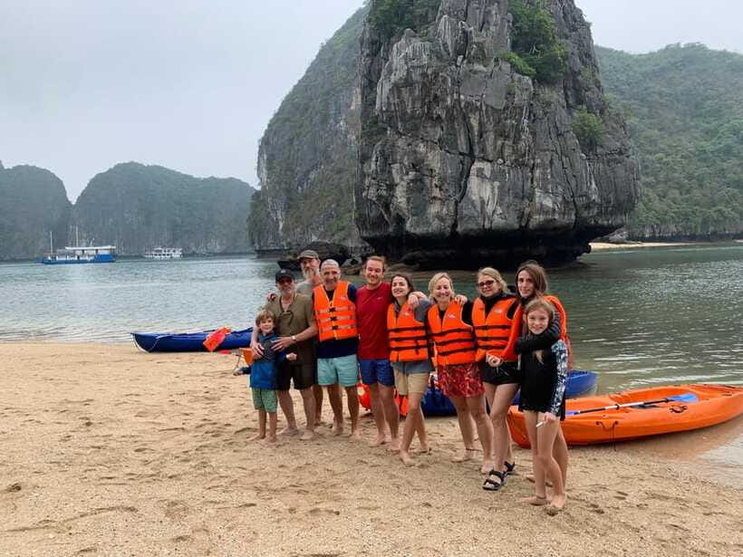 Đảo Cát Bà : 1Day Kayaking,Swimming,Cycling,Snorkeling,Lunch - An afternoon bicycle ride to Viet Hai village