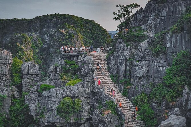 Day Trip from Hanoi to Ninh Binh Hoa Lu, Trang An, and Mua Cave - Leaving Hanoi for Ninh Binh by highway
